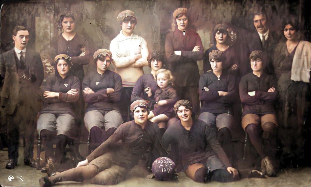 Colourised photo of the Mossband Swifts football team from 1917.
