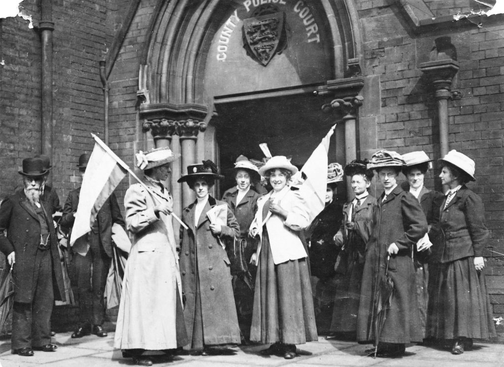 Suffragettes demonstrating outside court